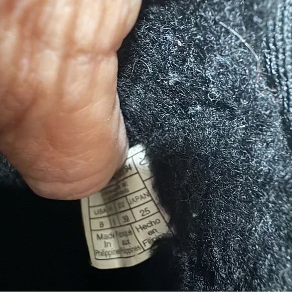 UGG Classic Short Leather Boots in black. - Picture 5 of 9